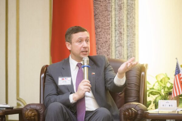 Ken Martin speaking as DNC official, photo used in bdesk.news coverage about 2024 election autopsy report controversy
